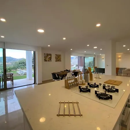Villa Lyod Quen
